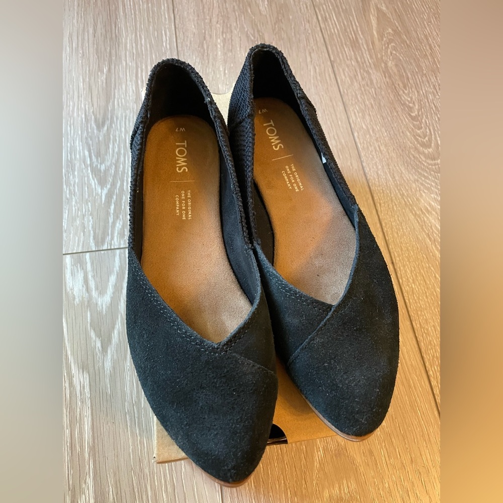 Toms Jutti black suede textured velour mix. Women’s size 7.